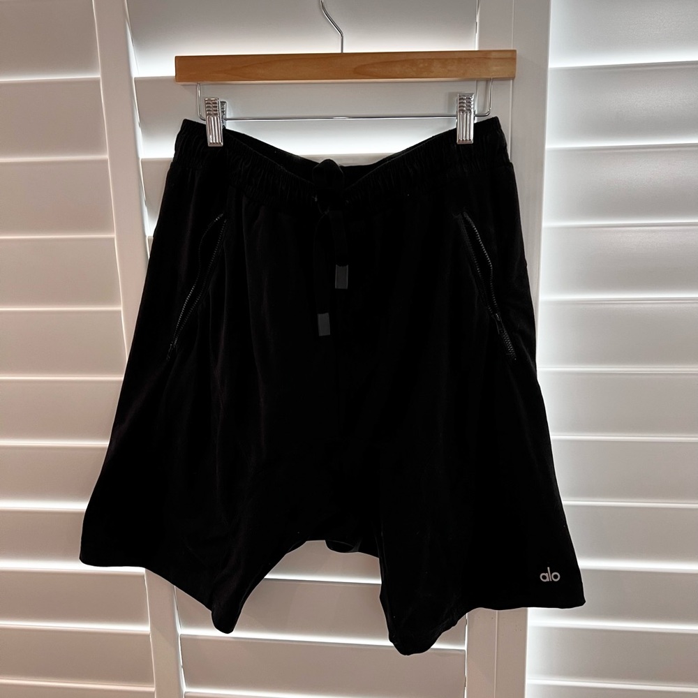 Mens alo shorts black